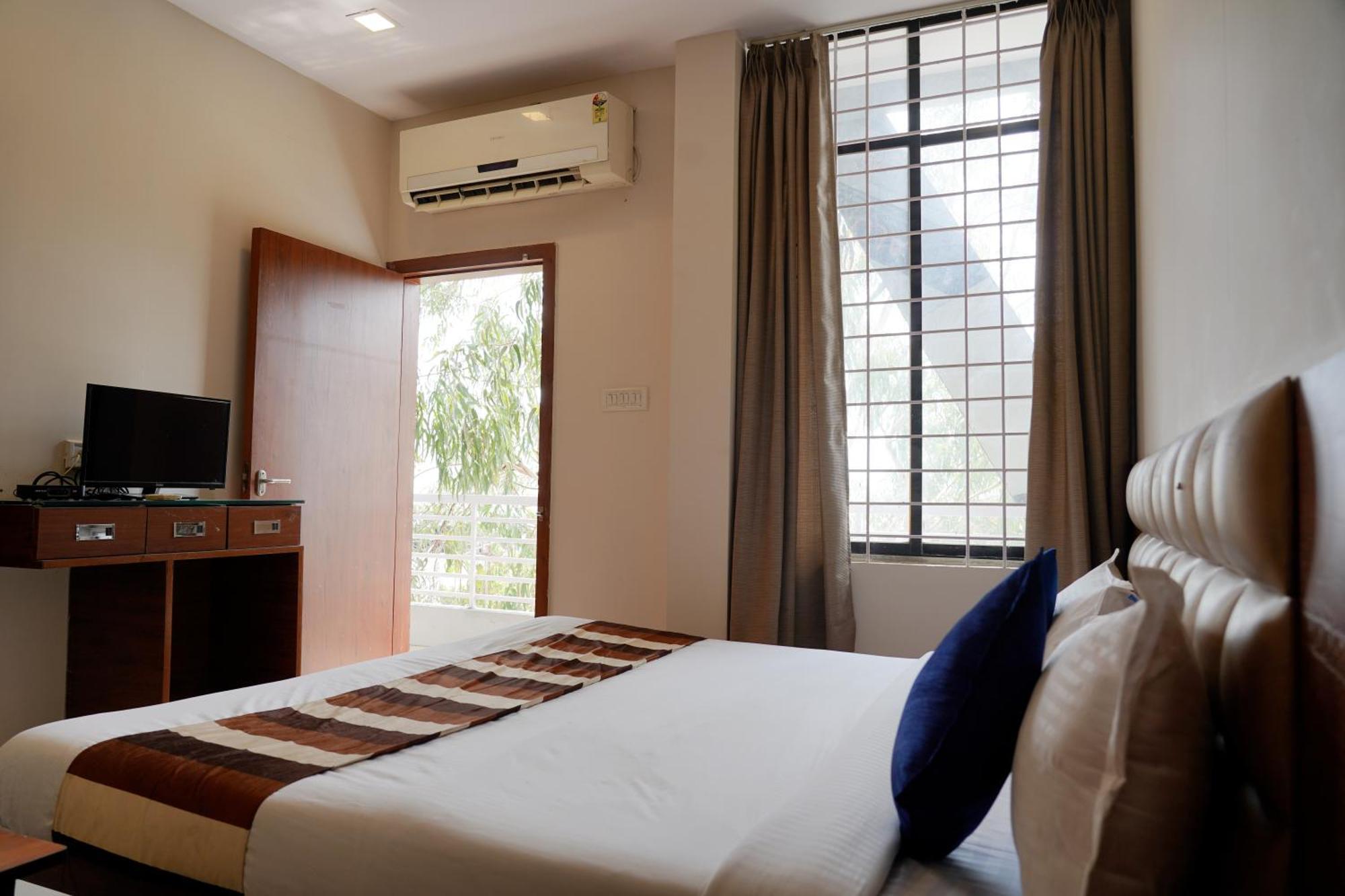 Hotel Suryodaya Ujjain Exterior foto